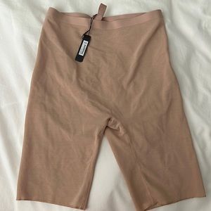 NEW Skims sheer sculpt shorts - size medium